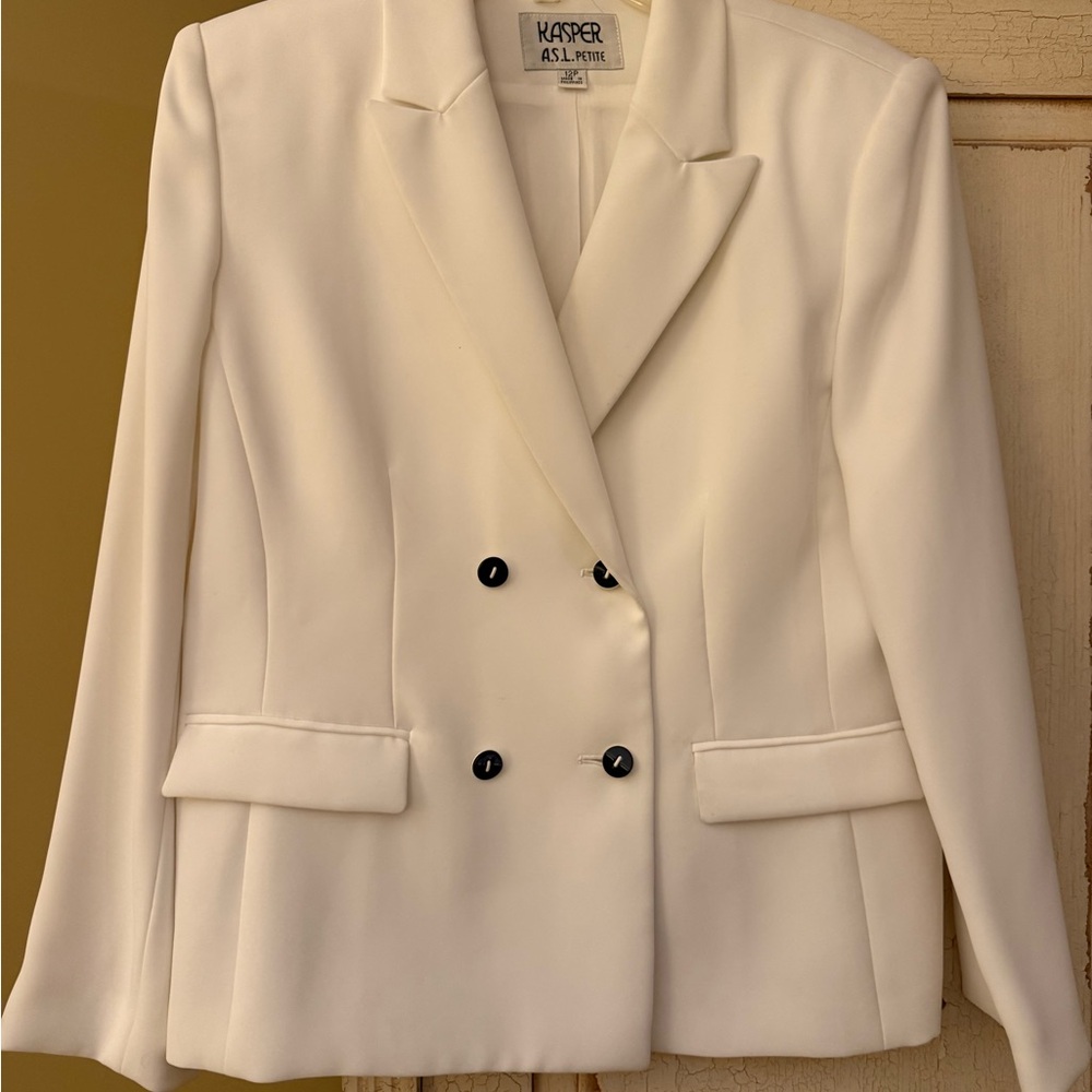 Kasper Women's Elegant White Blazer with Black Buttons